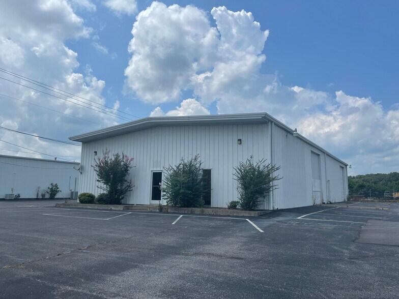 More Photos Of 90 Spruce St, Murray Office For Lease