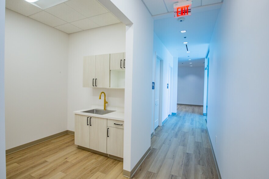 More Photos Of 6565 S Buffalo Dr, Las Vegas Medical For Lease