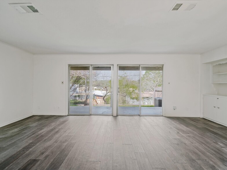 More Photos Of 2326 Hartford Rd, Austin Apartments For Sale