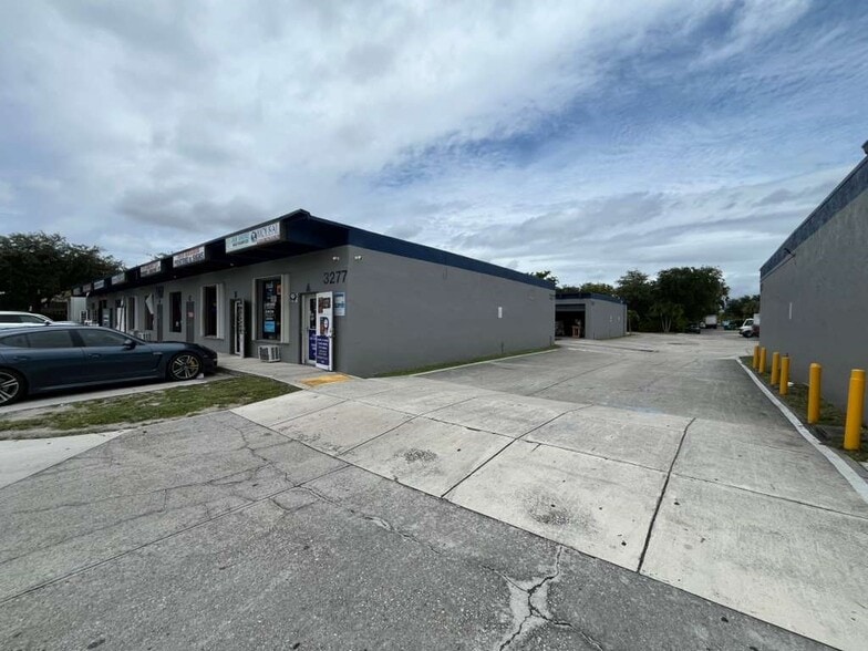 More Photos Of 3273-3289 Lake Worth Rd, Palm Springs Warehouse For Lease