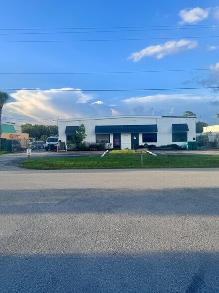 More Photos Of 3973 Arnold Ave, Naples Warehouse For Sale