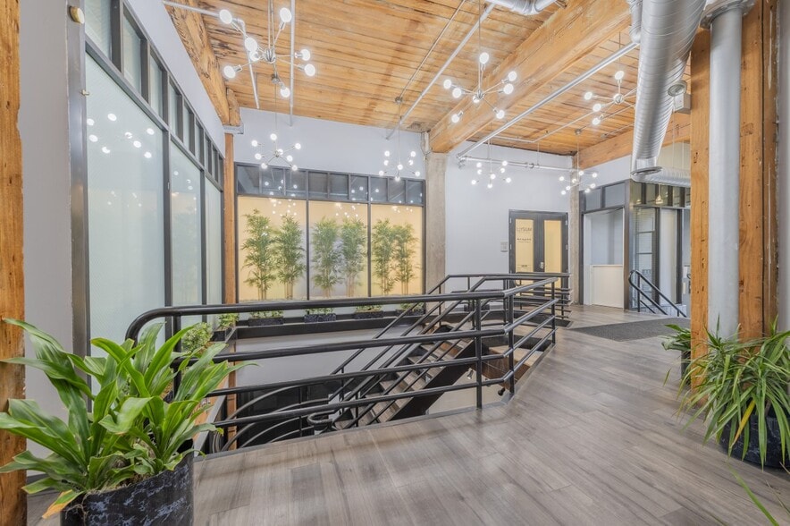 More Photos Of 520 W Erie St, Chicago Office For Sale
