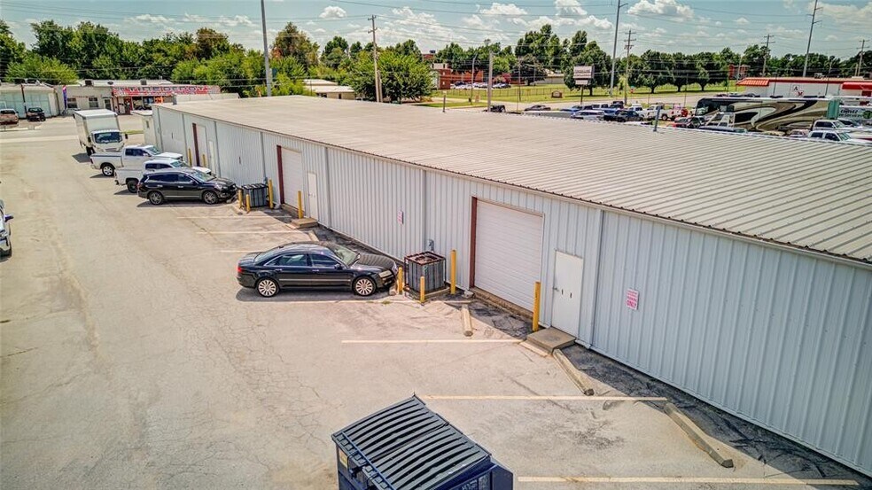 More Photos Of 4625 NW 10th St, Oklahoma City Distribution For Sale
