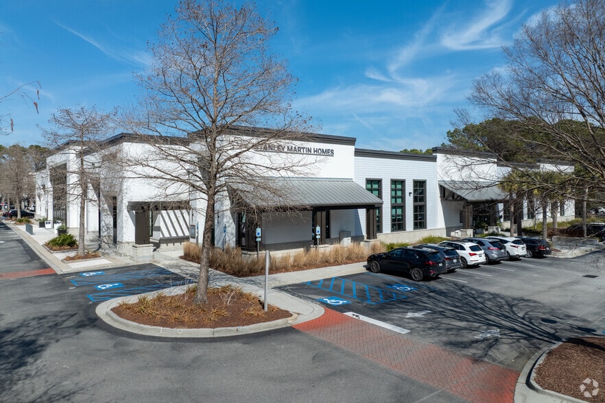 More Photos Of 774 S Shelmore Blvd, Mount Pleasant Unknown For Lease