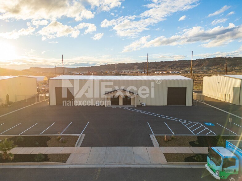 More Photos Of 950 S Regional Park Rd, Hurricane Industrial For Sale