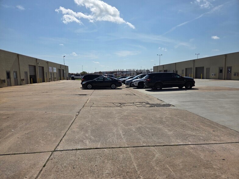 More Photos Of 9714-9748 E 55th Pl, Tulsa Light Manufacturing For Lease