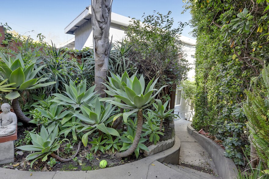 More Photos Of 153-157 W Channel Rd, Santa Monica Apartments For Sale