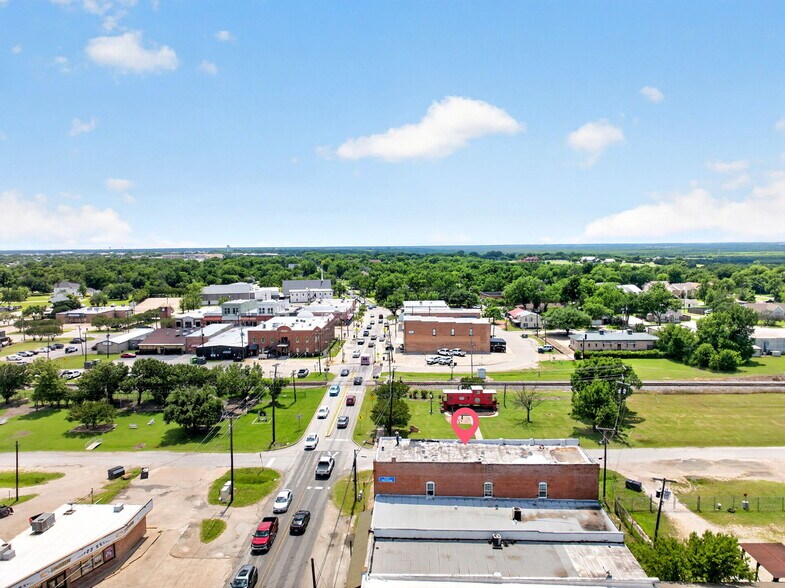 More Photos Of 201 N Bois D Arc St, Forney Storefront For Sale
