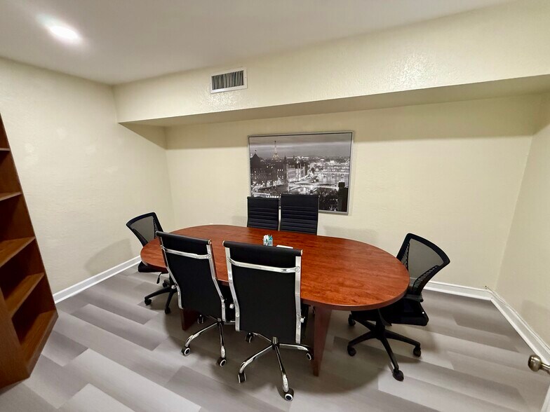 More Photos Of 1275 Cleveland St, Clearwater Medical For Lease