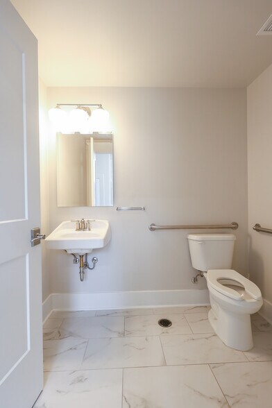 More Photos Of 301-303 W Reed St, Moberly Office For Lease