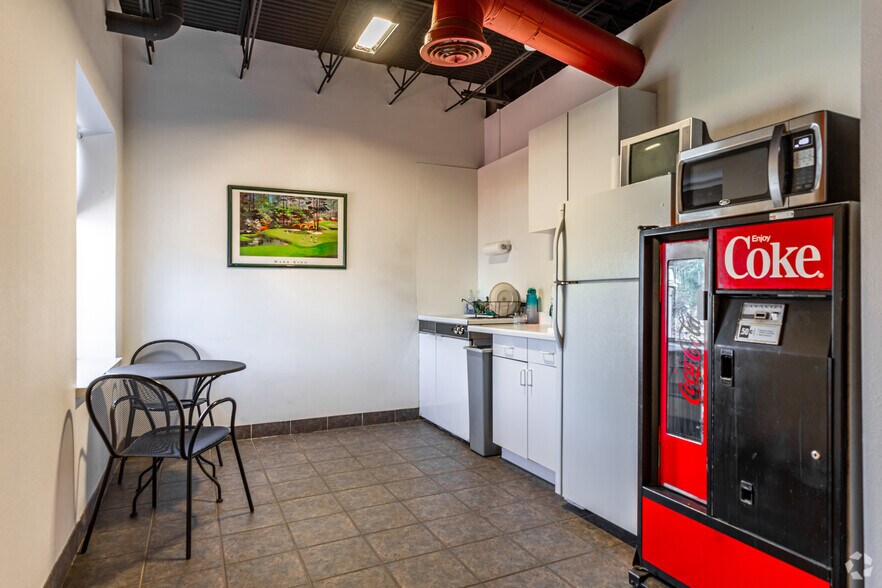 More Photos Of 2705 Swiss Ave, Dallas Loft Creative Space For Sale