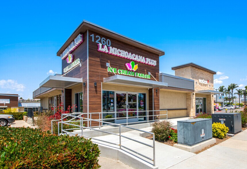 More Photos Of 1260 E Vista Way, Vista Freestanding For Sale