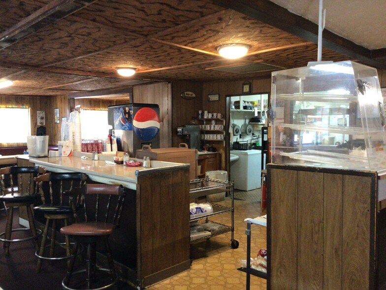 More Photos Of 102 E Hardin St, Greeneville Specialty For Sale