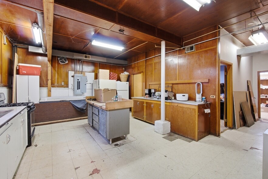 More Photos Of 6240 N Avondale Ave, Chicago Specialty For Sale