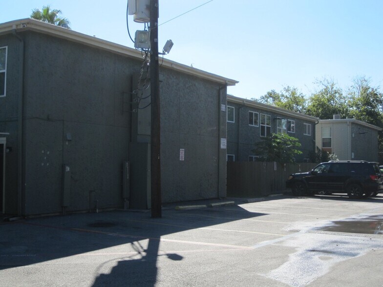 More Photos Of 1325 Cedar Post Ln, Houston Apartments For Sale