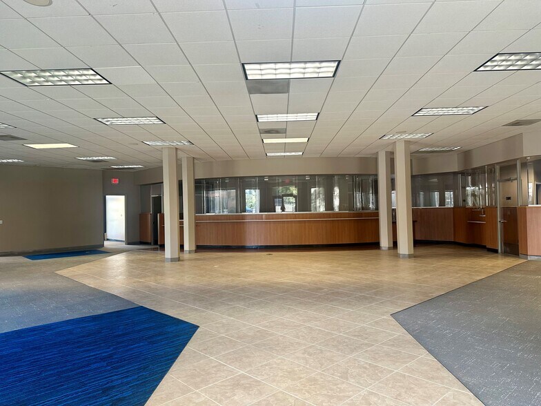 More Photos Of 4333 Wilshire Blvd, Los Angeles Freestanding For Sale