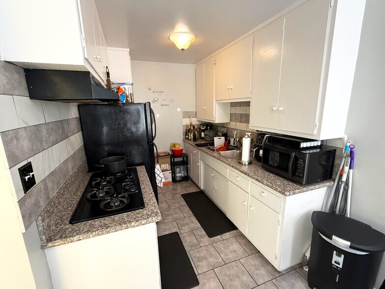 More Photos Of 413 N Market St, Inglewood Apartments For Sale