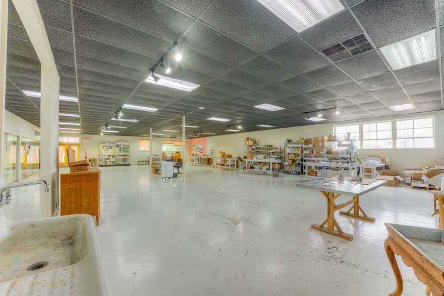 More Photos Of 478 N Hollywood St, Memphis Flex For Sale