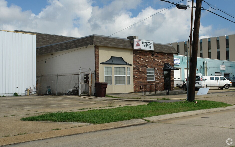 More Photos Of 2705 Florida Ave, Kenner Office For Sale