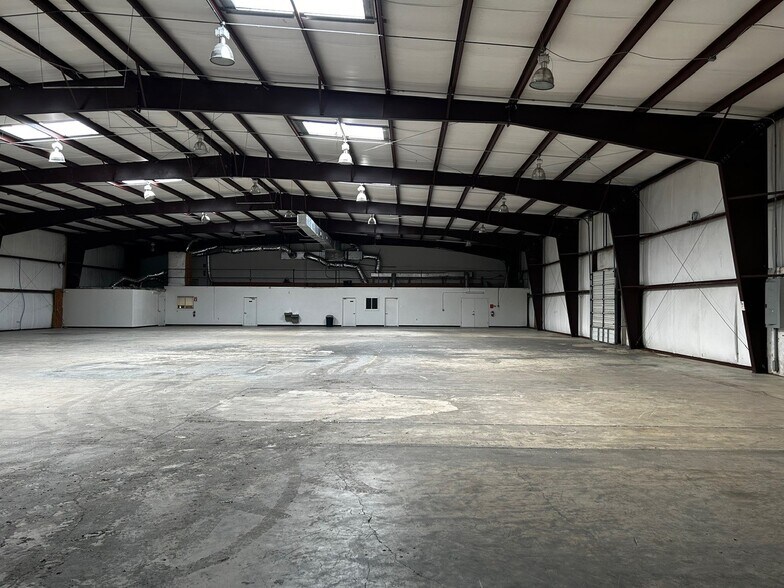 More Photos Of 111 E McCarty Ln, San Marcos Warehouse For Lease