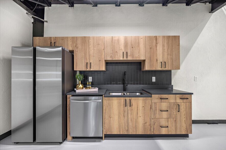 More Photos Of 1229 NW 122nd St, Oklahoma City Light Manufacturing For Sale