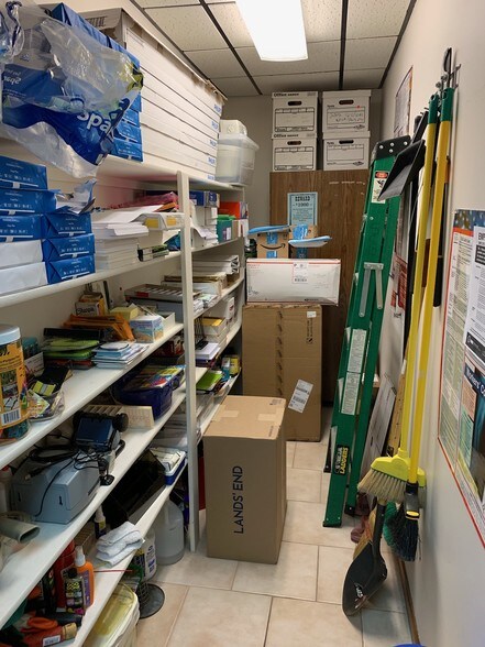 More Photos Of 4215 Edgewater Dr, Orlando Office For Lease