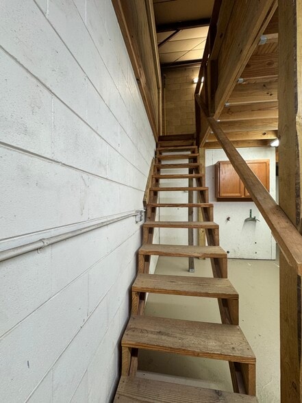 More Photos Of 3903 Industry Blvd, Lakeland Warehouse For Lease