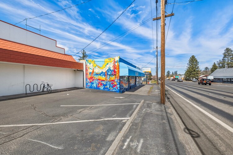 More Photos Of , Bend General Retail For Sale