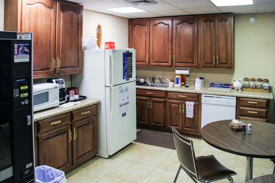 More Photos Of 11 Tupelo Ave SE, Fort Walton Beach Light Manufacturing For Sale