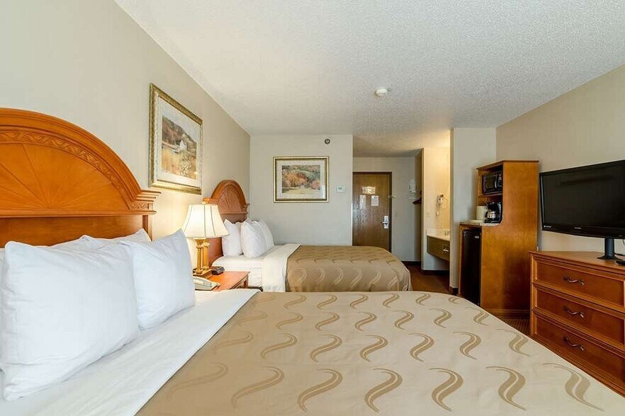 More Photos Of 1420 W 3rd St, Alliance Hotel For Sale