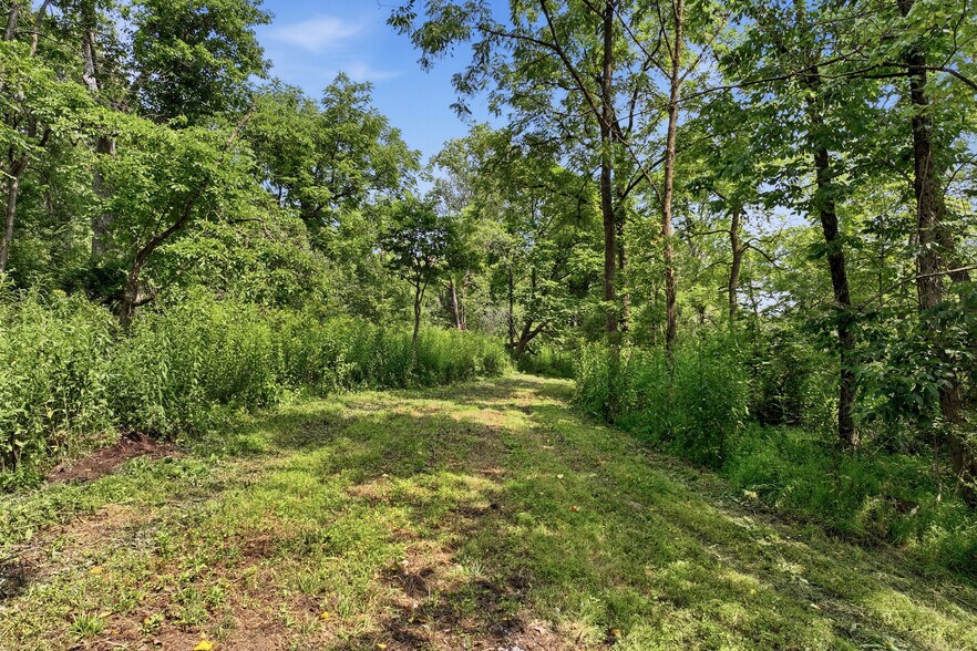 More Photos Of 429 Riverview Dr, Walnutport Flex For Sale