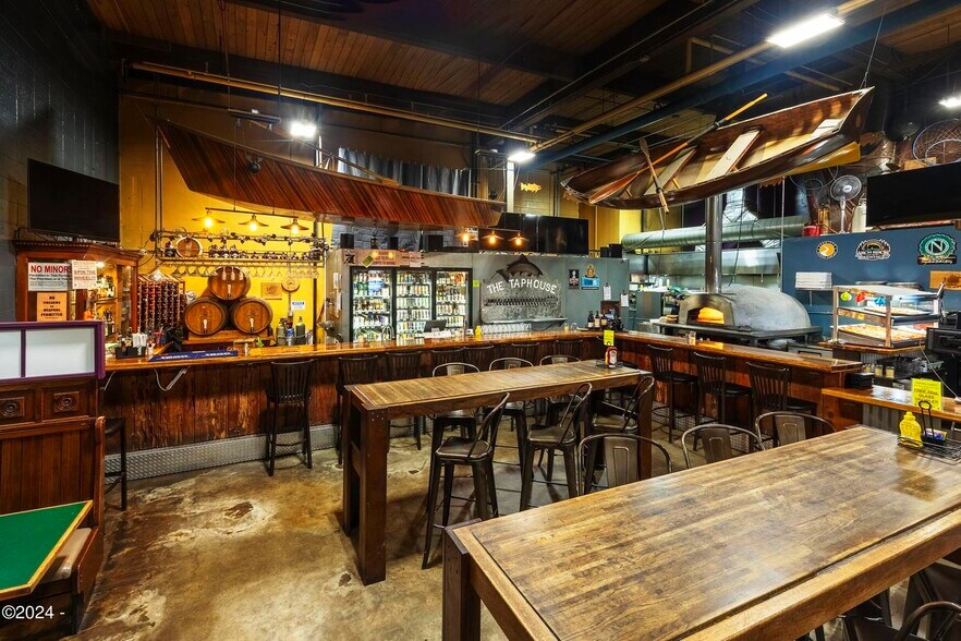More Photos Of 501 NW Coast St, Newport Restaurant For Sale