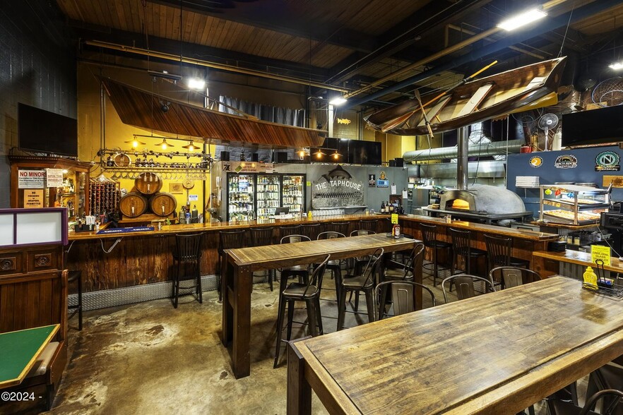 More Photos Of 501 NW Coast St, Newport Restaurant For Sale