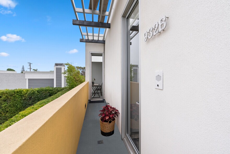 More Photos Of 930-932 Manhattan Beach Blvd, Manhattan Beach Office Residential For Sale