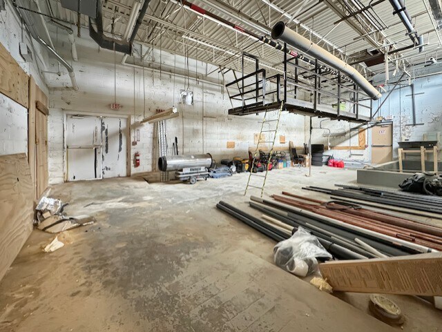 More Photos Of 22 Graf Rd, Newburyport Warehouse For Lease