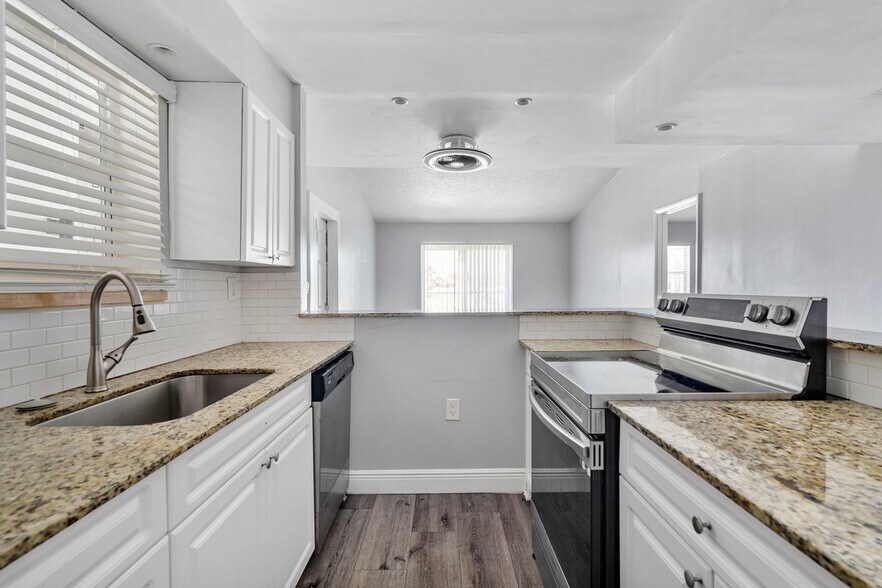 More Photos Of 700-728 SW 81st Ter, North Lauderdale Apartments For Sale