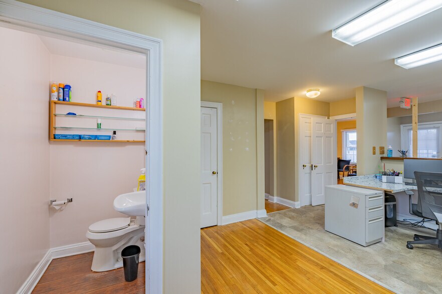 More Photos Of 1941 Euclid Ave, Bristol Medical For Sale