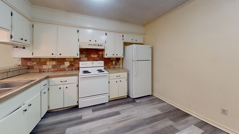 More Photos Of 120 37th st, Texarkana Apartments For Sale