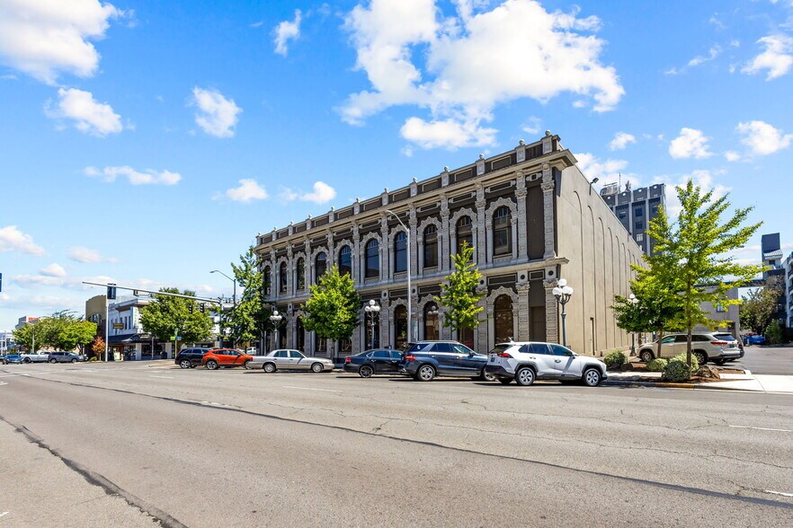 More Photos Of 302 State St, Salem Bank For Lease