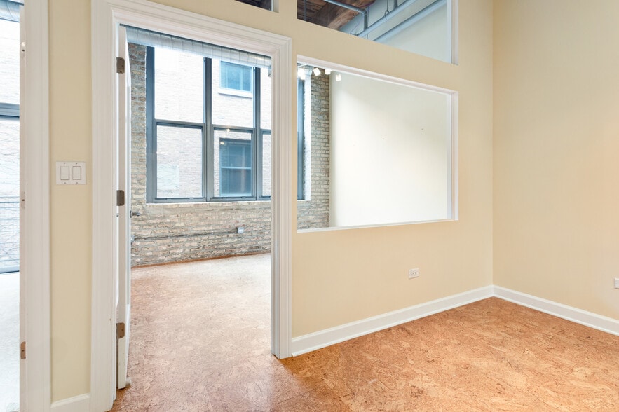 More Photos Of 824 W Superior St, Chicago Office Residential For Sale