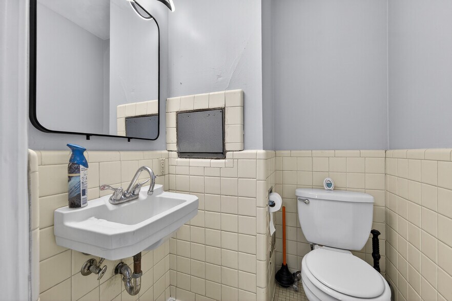 More Photos Of 2001 Capitol dr, Milwaukee Office For Sale