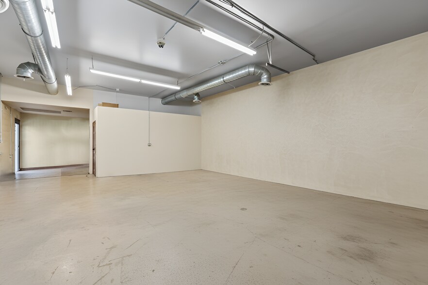 More Photos Of 4204 W Burbank Blvd, Burbank General Retail For Sale