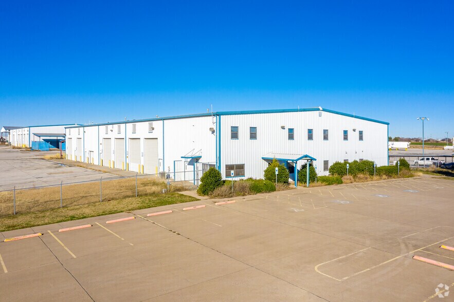 Primary Photo Of 3701 Windmill Rd, Cleburne Manufacturing For Lease
