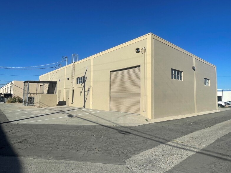 More Photos Of 1127-1129 Fountain Way, Anaheim Manufacturing For Lease