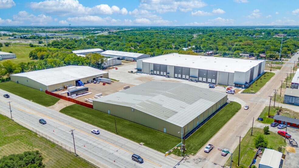More Photos Of 111 E Lampasas St, Ennis Warehouse For Lease