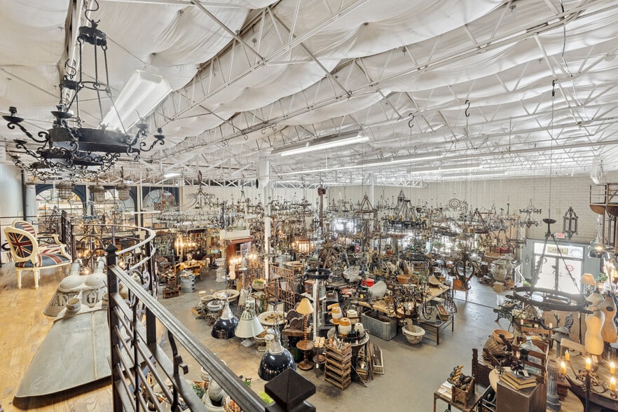 More Photos Of 100 Riveredge Dr, Dallas Warehouse For Sale