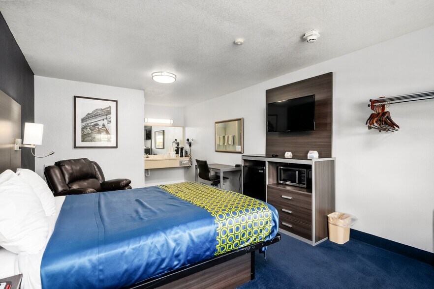 More Photos Of 4029 Marlane Dr, Grove City Hotel For Sale