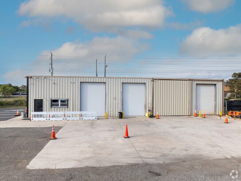 More Photos Of 16591 Gator Rd, Fort Myers Industrial For Sale