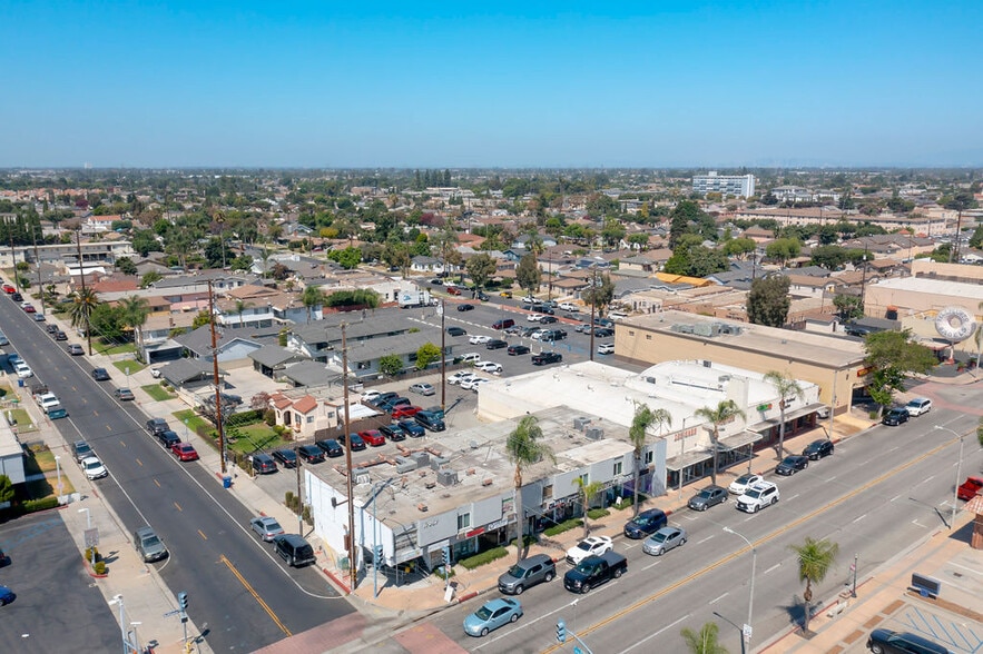 More Photos Of 17041-17047 Bellflower Blvd, Bellflower Storefront Retail Residential For Lease