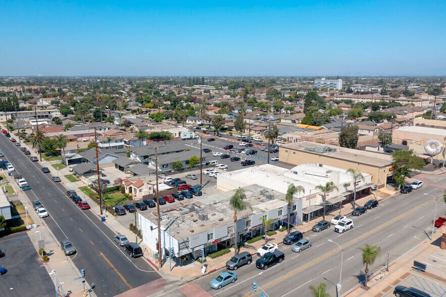 More Photos Of 17041-17047 Bellflower Blvd, Bellflower Storefront Retail Residential For Sale